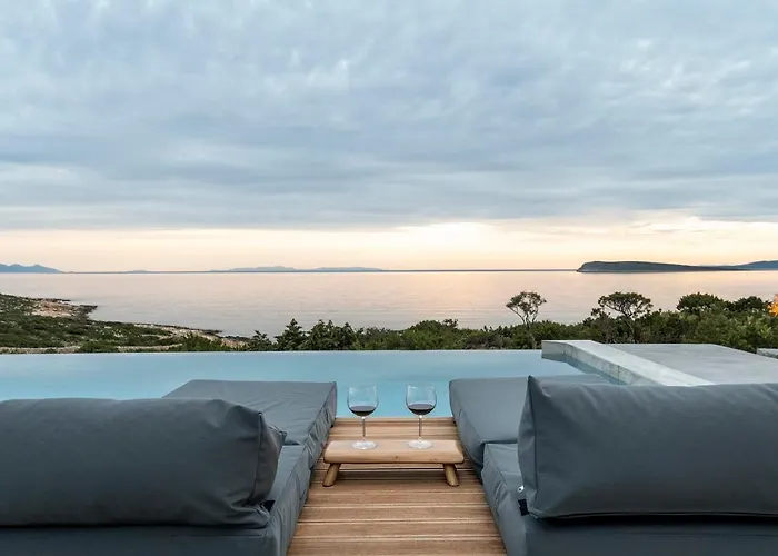 Azzuro On Faragas Villa *