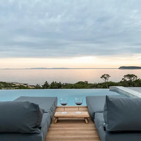 Azzuro On Faragas Villa *