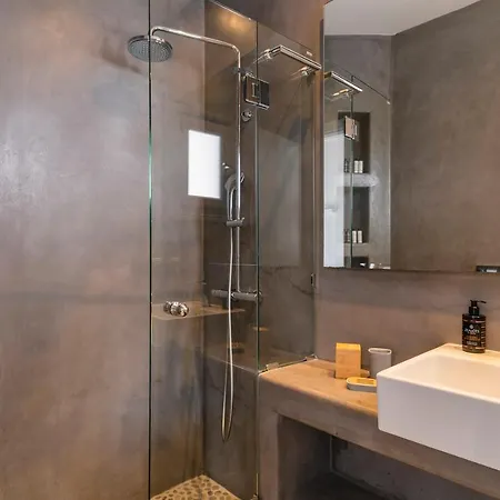 Azzuro On Faragas Alikí