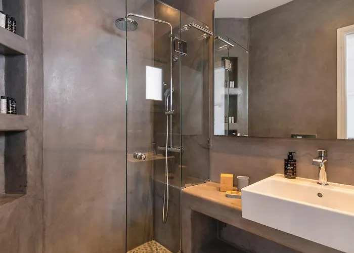 Azzuro On Faragas Aliki (Paros)