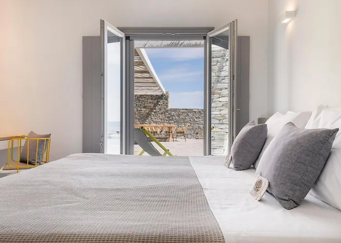 Azzuro On Faragas * Aliki (Paros)